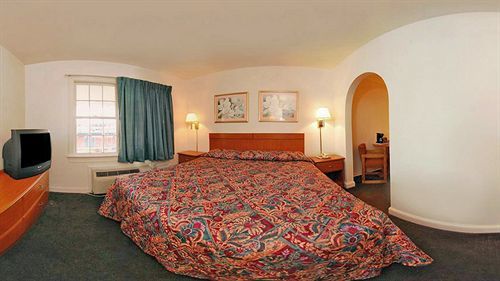 Rodeway Inn 伍德布里奇 外观 照片
